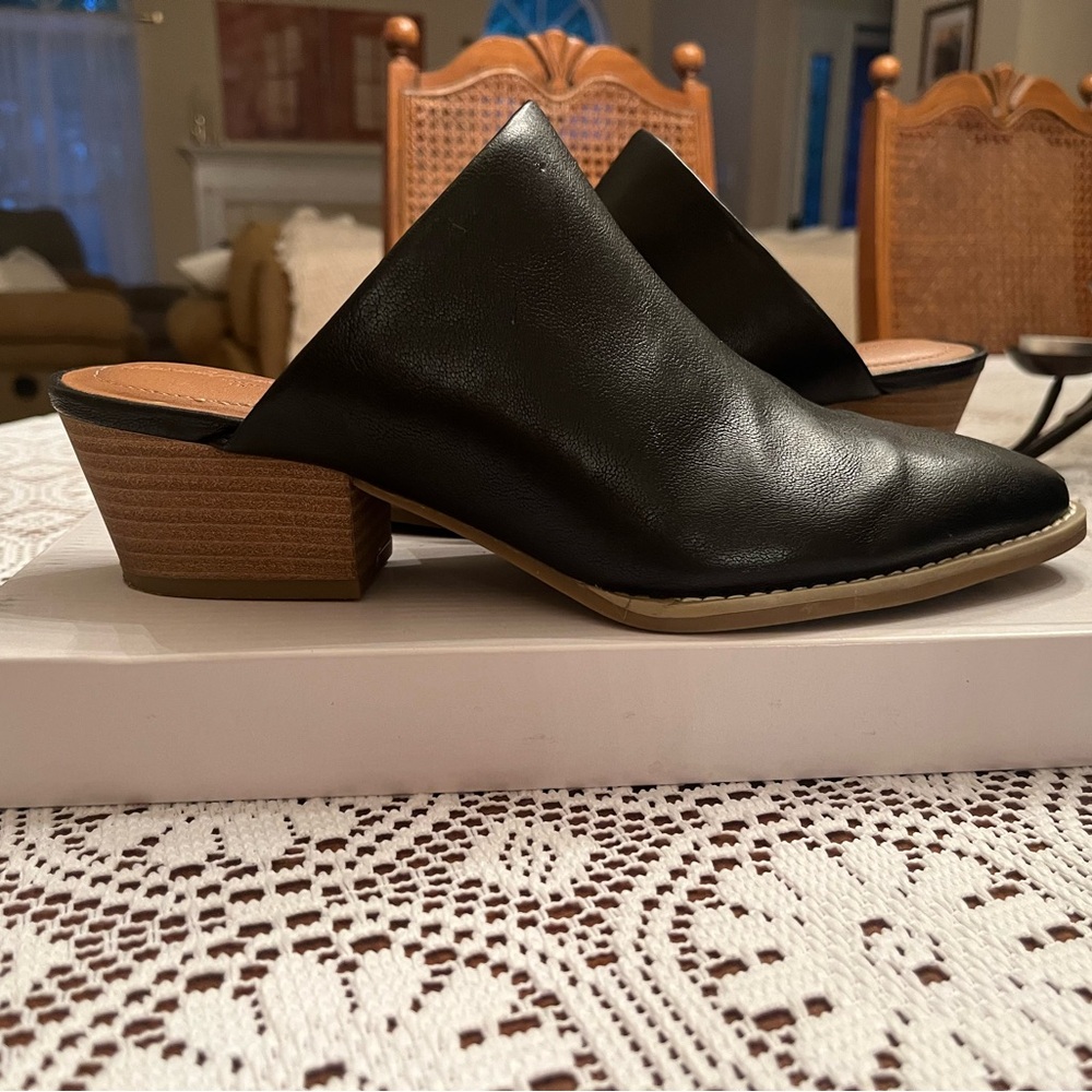Universal Thread Size 7.5 Black Mule Boots